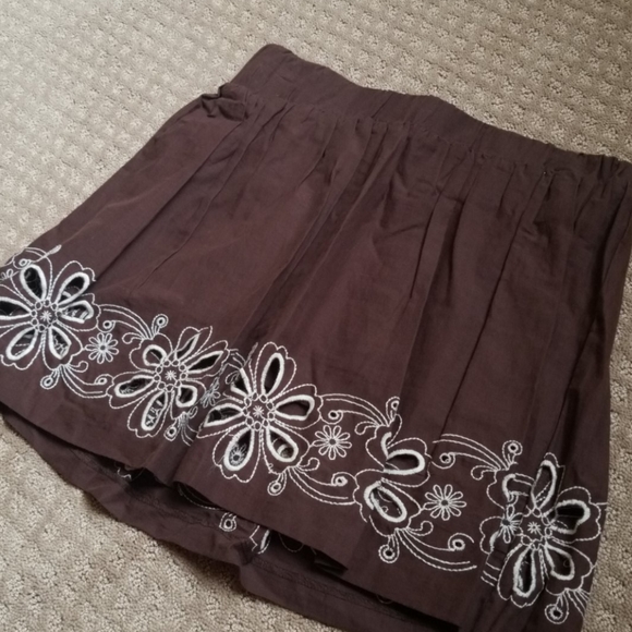 Floral skirt - Picture 3 of 3